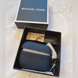 NWB  MICHAEL KORS Silicone Logo-embossed Apple AirPods Case